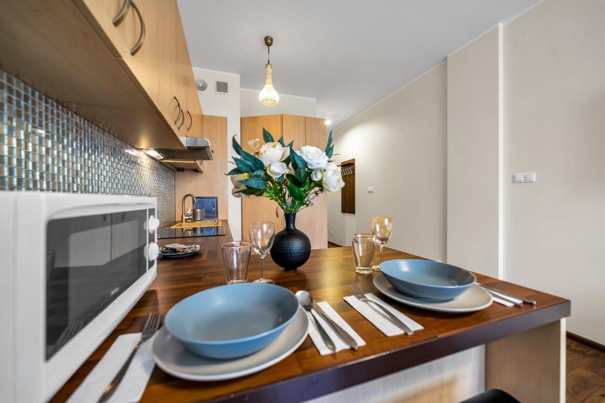 Apartament Wlochy With Workspace - By Rentujemy